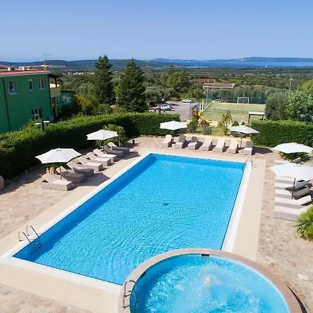 호텔 Lu' Porto Pino 4*