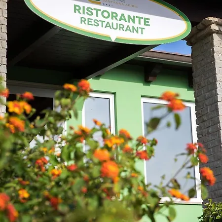 Lu' Porto Pino Hotel 4*