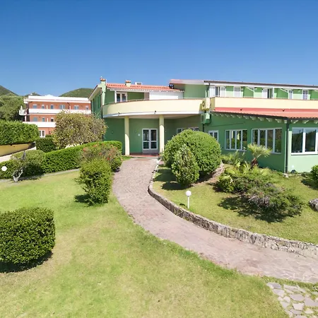 Lu' Porto Pino Hotel