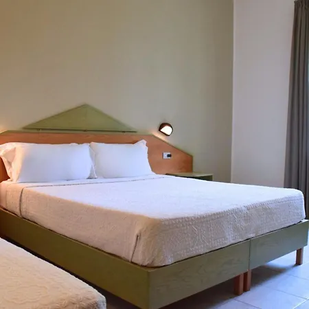 Hotel Lu' Porto Pino 4*