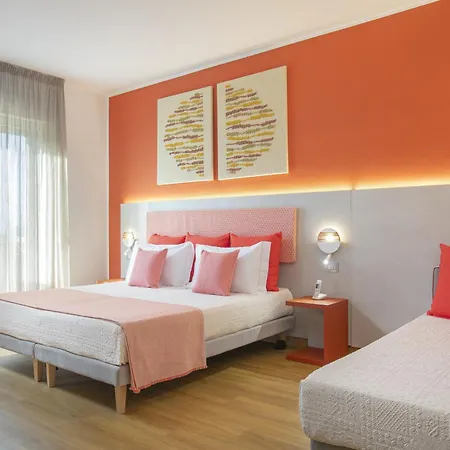 Lu' Porto Pino Otel