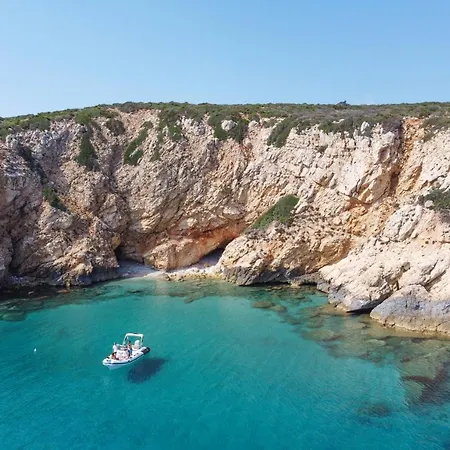 Lu' Porto Pino Отель