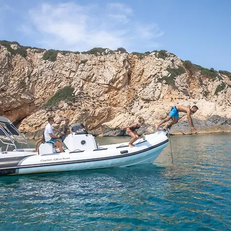 Lu' Porto Pino Отель