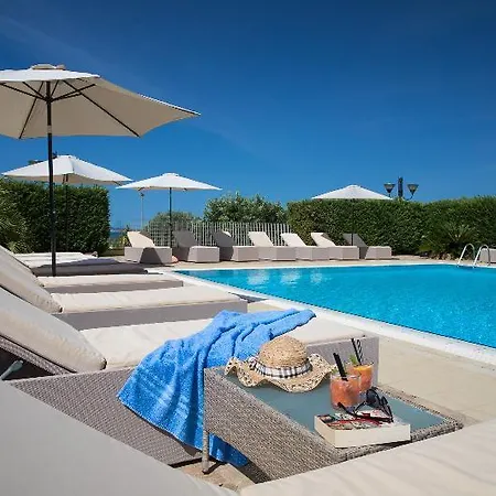 Отель Lu' Porto Pino Сант'Анна-Аррези