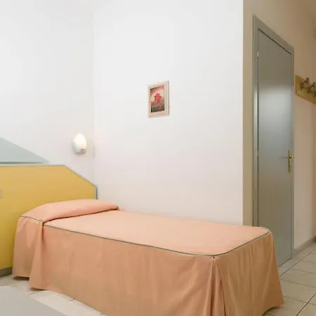 Lu' Porto Pino 4* Сант'Анна-Аррези