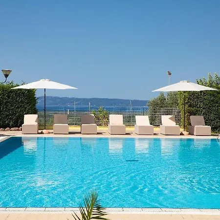 Lu' Porto Pino Отель