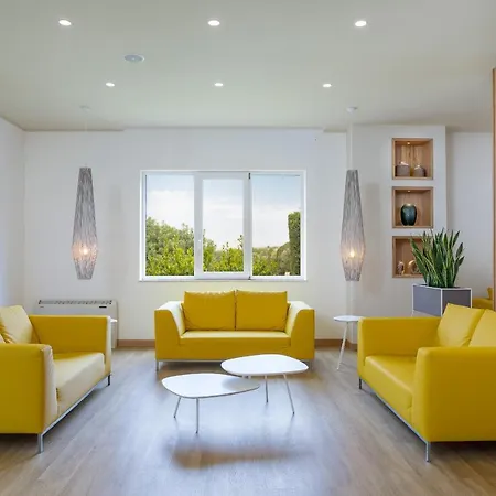 Lu' Porto Pino 4* Сант'Анна-Аррези