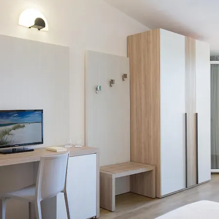 Отель Lu' Porto Pino 4*