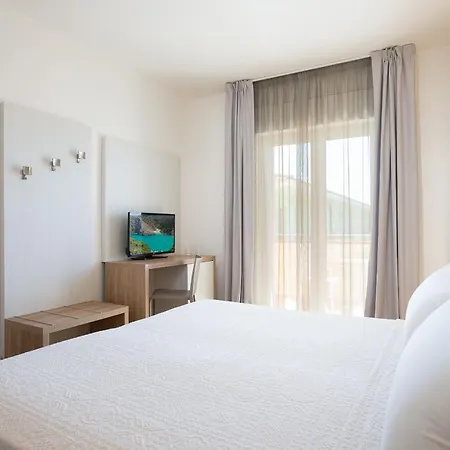 Lu' Porto Pino Сант'Анна-Аррези