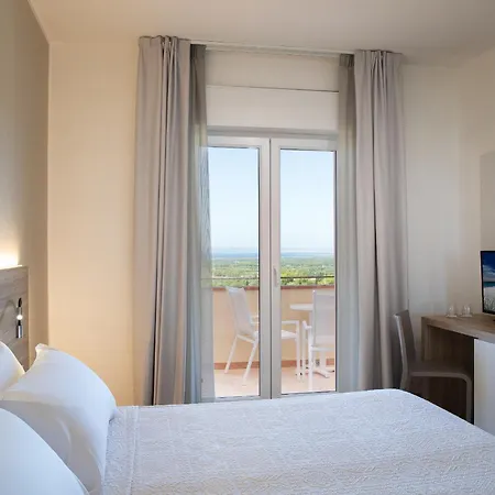 Отель Lu' Porto Pino Сант'Анна-Аррези