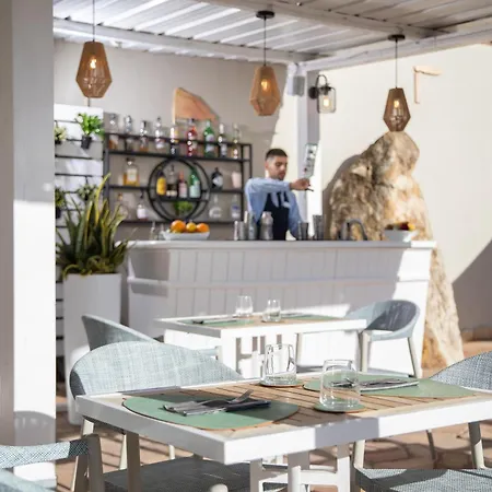 Отель Lu' Porto Pino 4*