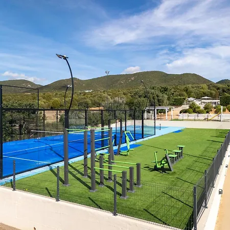 Lu' Porto Pino Отель Сант'Анна-Аррези