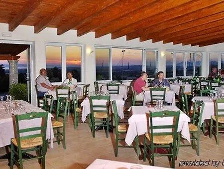 Lu' Porto Pino Сант'Анна-Аррези
