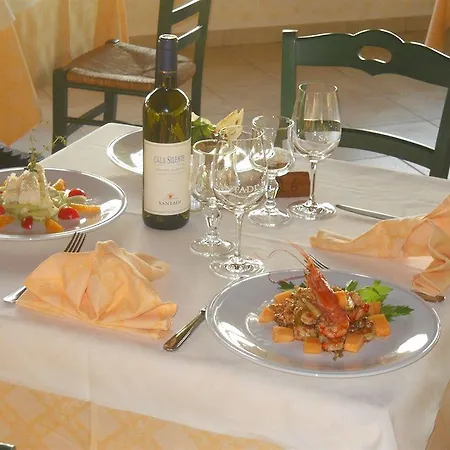 Lu' Porto Pino Отель 4*