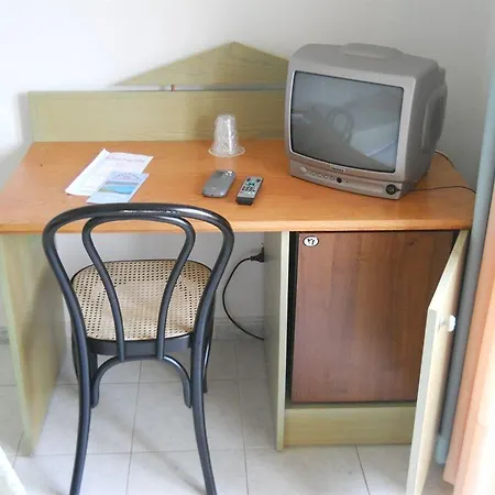 Lu' Porto Pino Отель