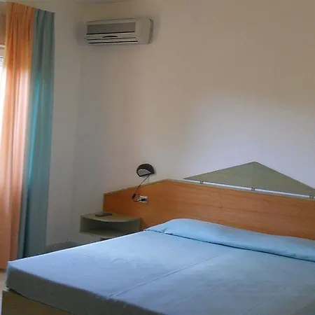 Lu' Porto Pino 4*