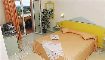 Lu' Porto Pino Отель