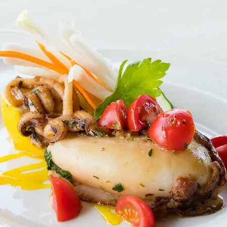 Отель Lu' Porto Pino