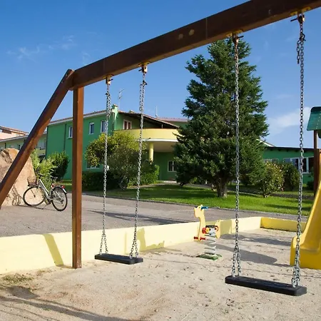 Lu' Porto Pino Otel