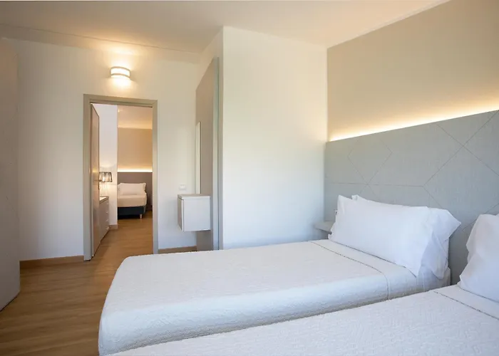 Hotel Lu' Porto Pino 4*