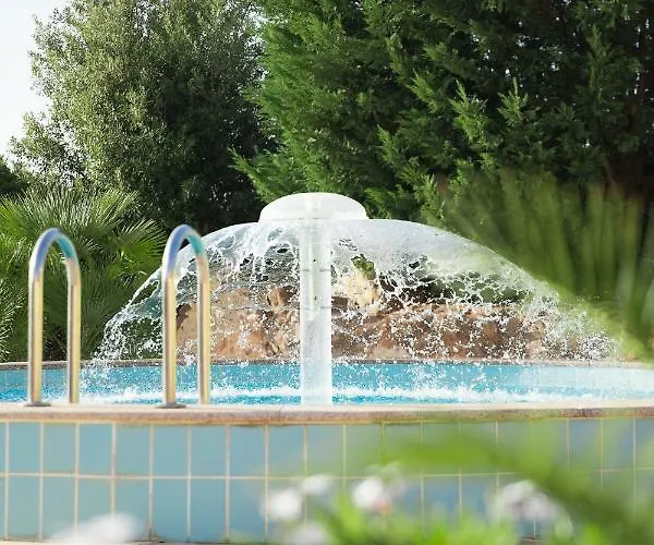 Hotel Lu' Porto Pino 4*